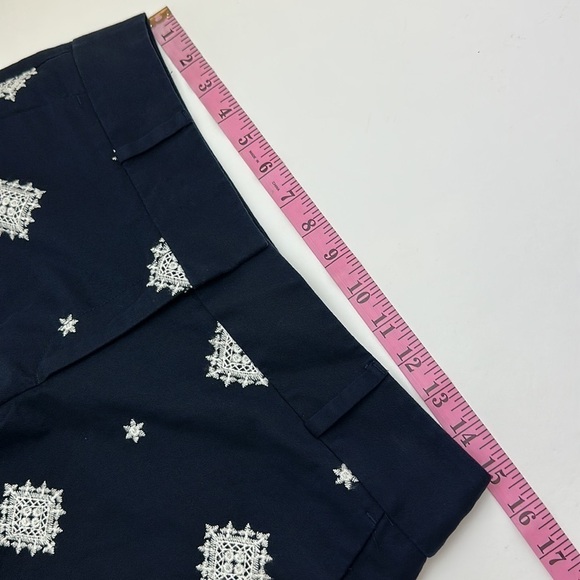 Loft Navy Blue Embroidered Riviera Shorts Size 2 Pockets 6” Inseam Geometric - Picture 7 of 14